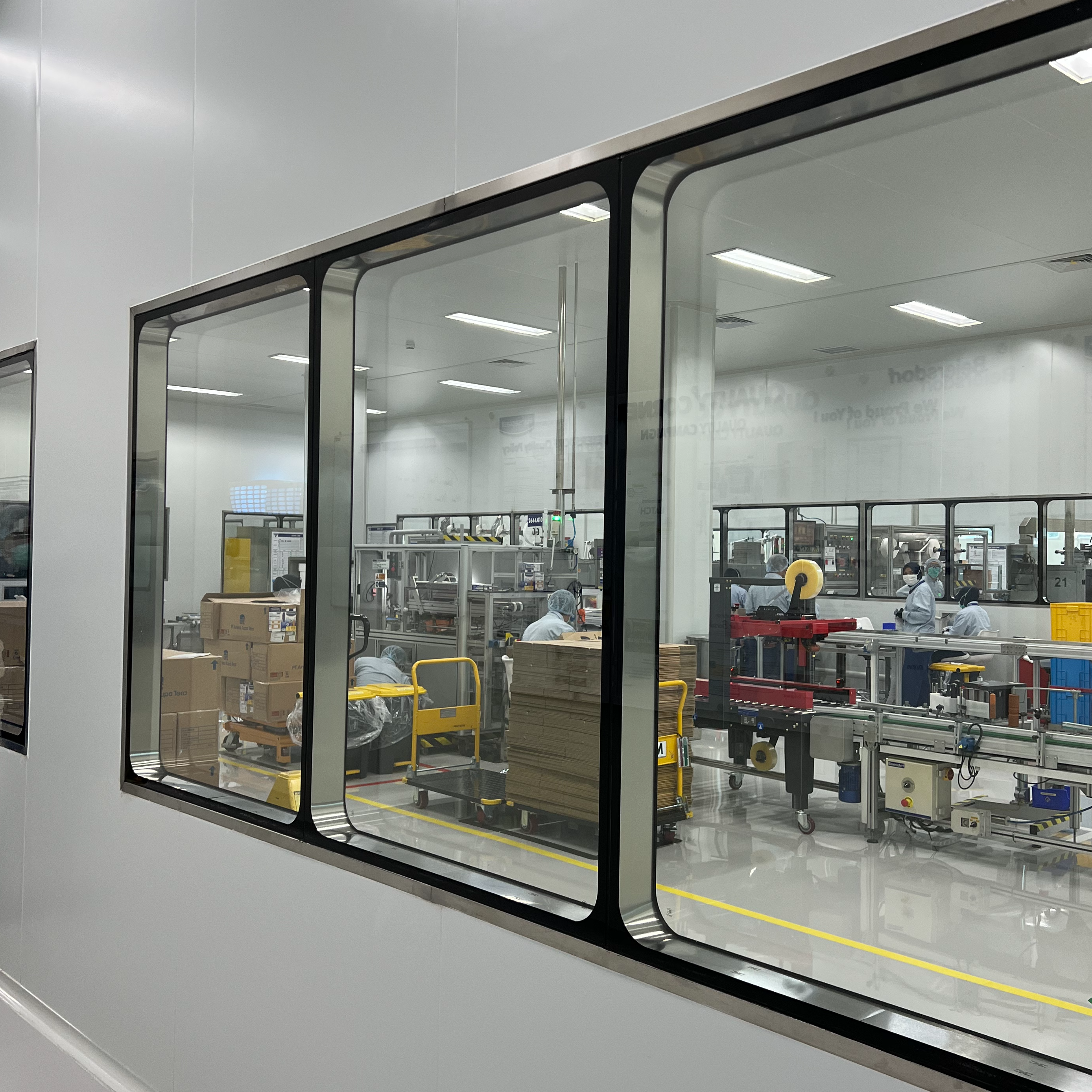 Choosing Doors for Clean Room Entrances and Material Routes